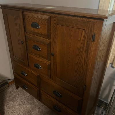 H16 Dresser