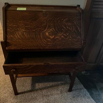 H7 Small desk