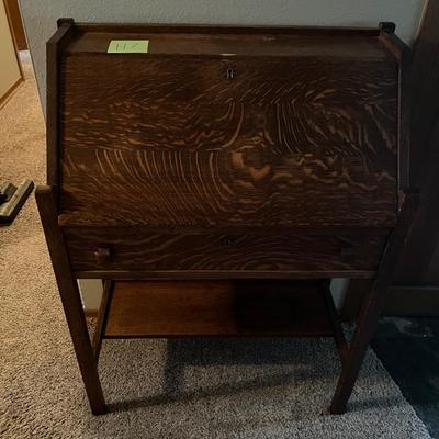 H7 Small desk