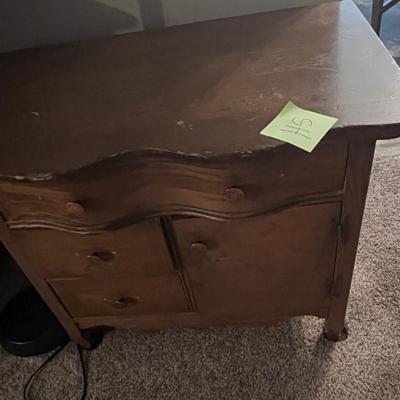 H5 Very small dresser