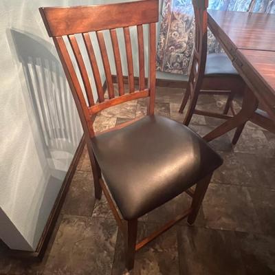 H2 Beautiful Table and 6 chairs