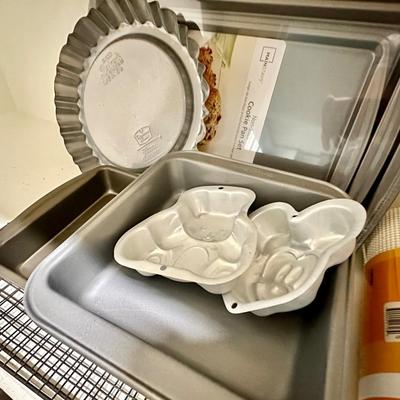 Baking pans (some brand new) / Shelf liner