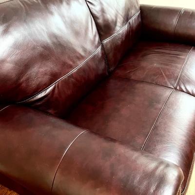 Burgundy Loveseat ~ Like New ~ Excellent