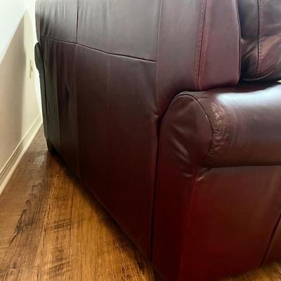Burgundy Loveseat ~ Like New ~ Excellent