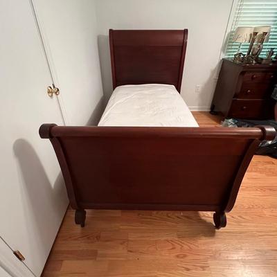 Matching Pair of Twin Sleigh Beds (GB-RG)