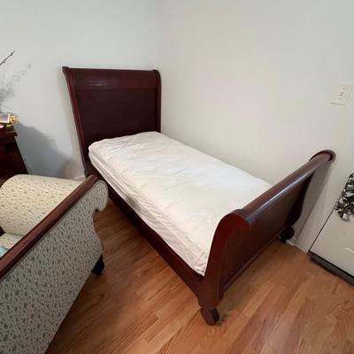 Matching Pair of Twin Sleigh Beds (GB-RG)