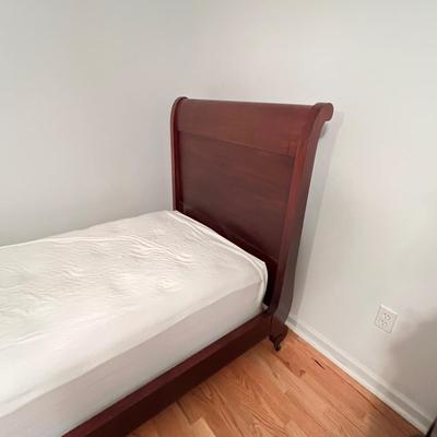 Matching Pair of Twin Sleigh Beds (GB-RG)