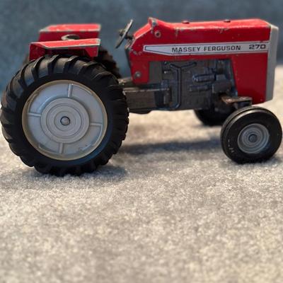 Ertl 1:16 Scale Die Cast Metal Massey Ferguson 270 Tractor