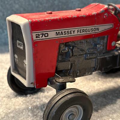 Ertl 1:16 Scale Die Cast Metal Massey Ferguson 270 Tractor