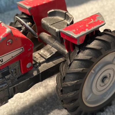 Ertl 1:16 Scale Die Cast Metal Massey Ferguson 270 Tractor
