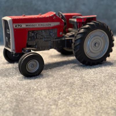 Ertl 1:16 Scale Die Cast Metal Massey Ferguson 270 Tractor