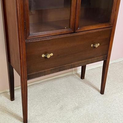 Mahogany China Cabinet ~ *Read Details