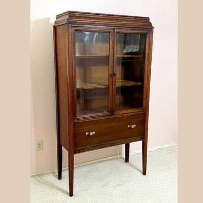 Mahogany China Cabinet ~ *Read Details