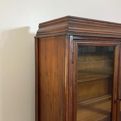 Mahogany China Cabinet ~ *Read Details