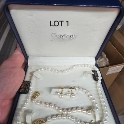 Pearl Necklace with matching earrings and bracelet. .