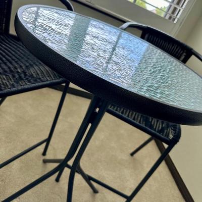 Like New High Top Set/ Table and 2 Chairs