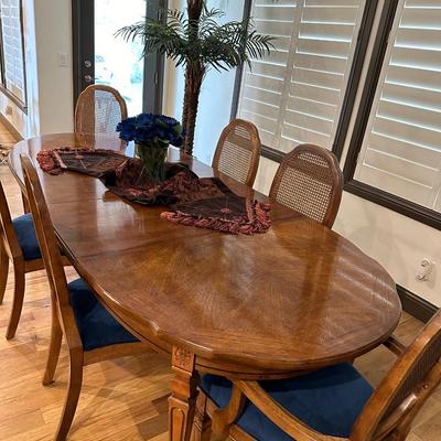 Beautiful Dining Room Table with 6 Chairs and 2 leaves and decor on top