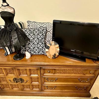Dresser that Matches Previous Bed/ TV and Decor Included
