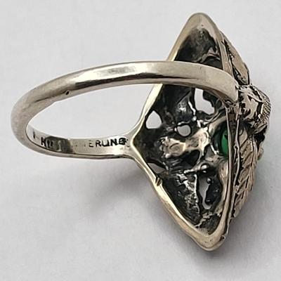 Silver Black Hills Ring With Emerald Stone 3.9gr