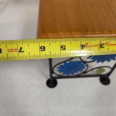 Metal/Wood Corner Shelf