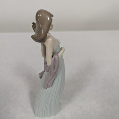 Ingenue Woman Figurine Lladro