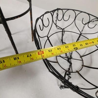 Black Iron Yard Planter & Basket Hanger