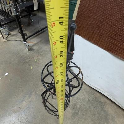 Black Iron Yard Planter & Basket Hanger