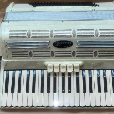 Scandalli Italian Accordion PLAYABLE!