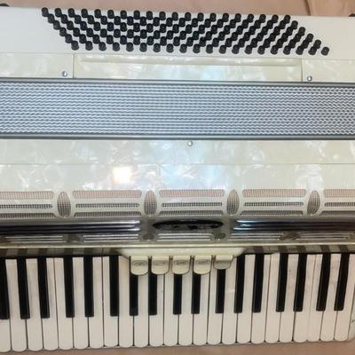 Scandalli Italian Accordion PLAYABLE!