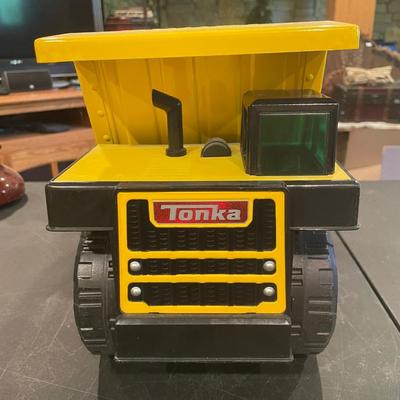 Tonka metal dump truck