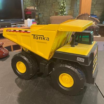 Tonka metal dump truck