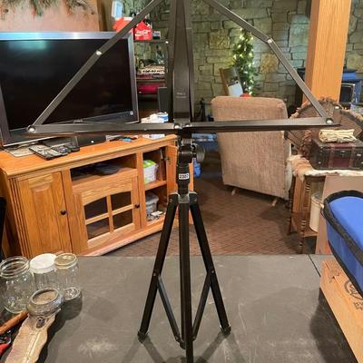 Tripod music stand