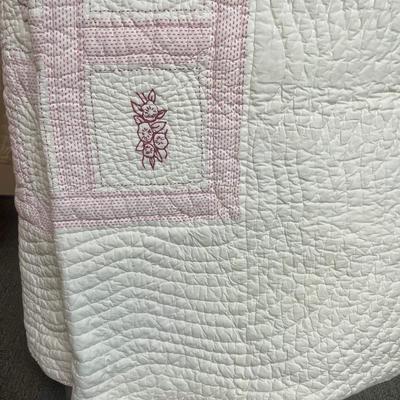 Quilt White with Pink Flowers - Queen Size