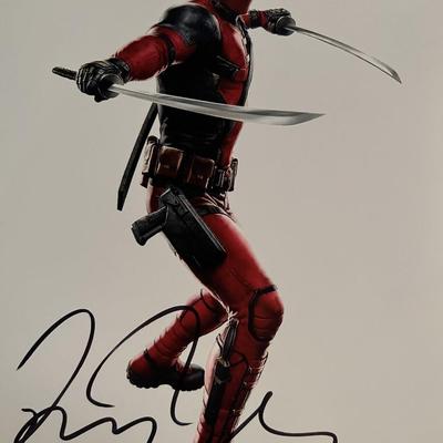 Deadpool Ryan Reynolds signed movie photo