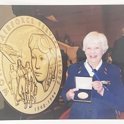 WW2 pilot Elaine D. Harmon signed photo