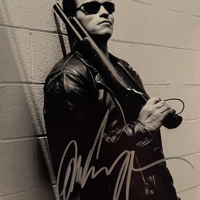 Terminator 2 Arnold Schwarzenegger signed photo
