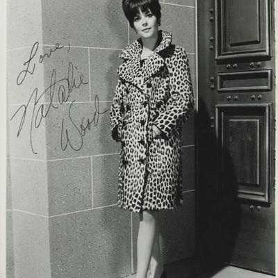 Natalie Wood signed photo. GFA Authenticated