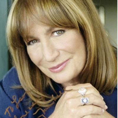 Penny marshall signed photo