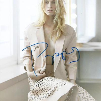 Poppy Delevingne
signed photo