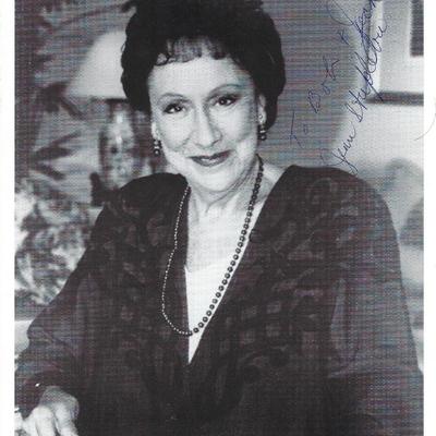 All in The Family's Jean Stapleton signed photo