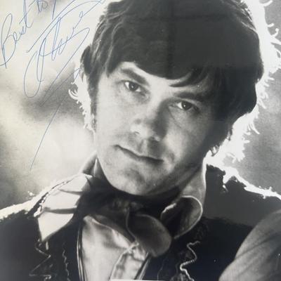 Pop singer Oliver signed photo