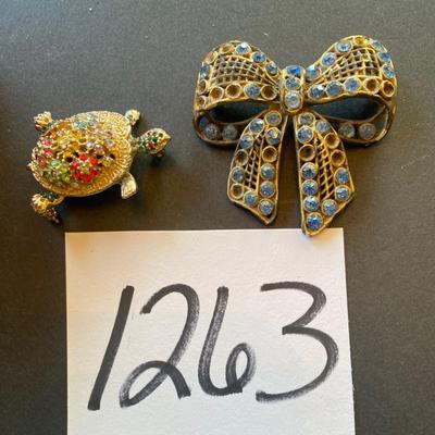 Brooch Lot