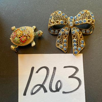 Brooch Lot