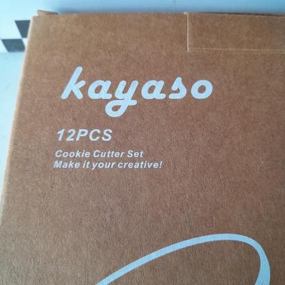 Checkered Chef baking / cooling rack and tray with Kayaso cookie cutters - Brand new items!