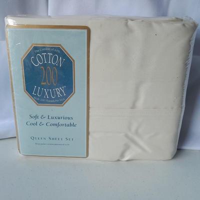Cotton Luxury QUEEN SIZED Sheet set - Brand new in package!