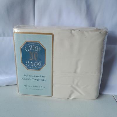 Cotton Luxury QUEEN SIZED Sheet set - Brand new in package!