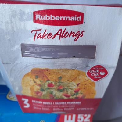 Six brand new food storage containers with a box of unopened ziploc bags
