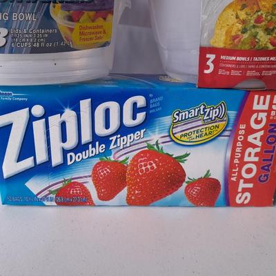Six brand new food storage containers with a box of unopened ziploc bags