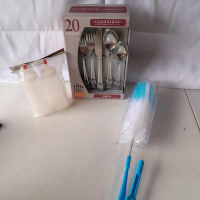 New flatware - Cambridge silversmiths LTD 20 Piece set with cleaning brushes and new condiment containers