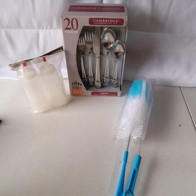 New flatware - Cambridge silversmiths LTD 20 Piece set with cleaning brushes and new condiment containers
